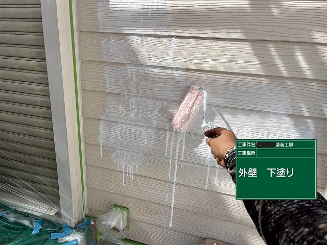 明石市の戸建て　外壁の下塗り